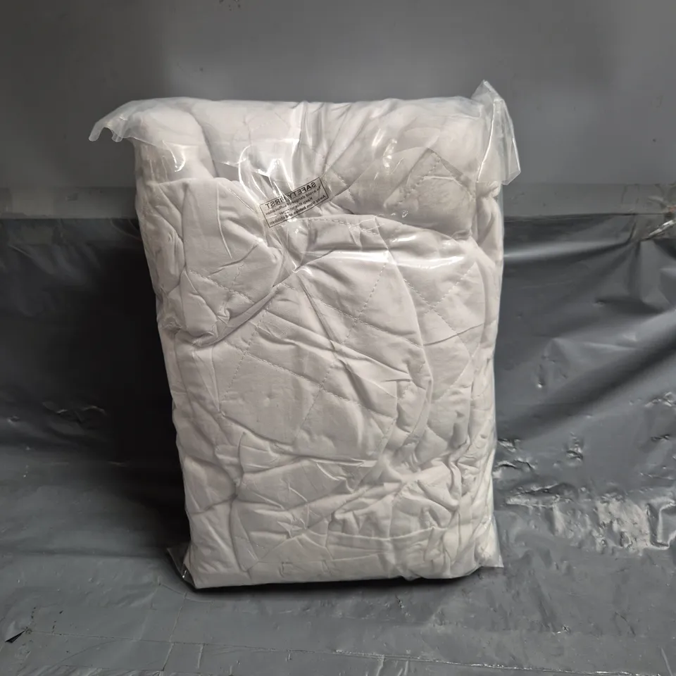 BOXED SEVENTH STITCH LUXURY QUILTED MATTRESS PROTECTOR - SUPER KING