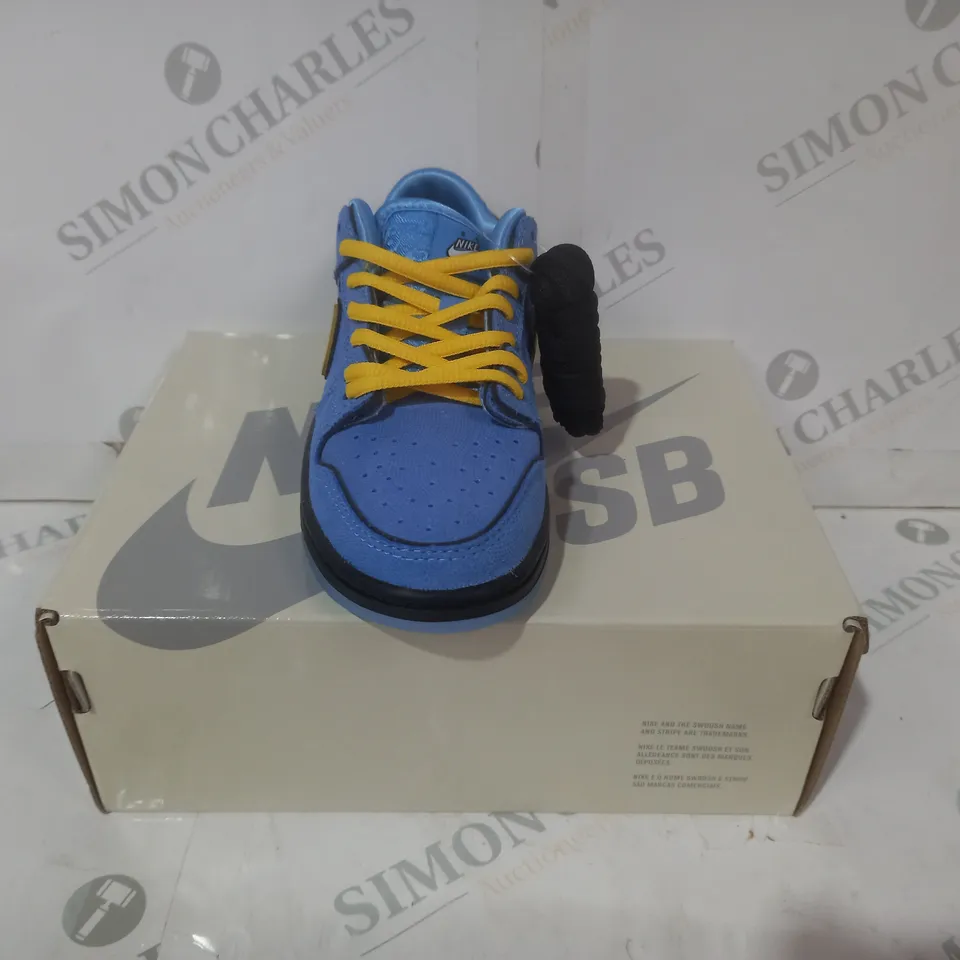 BOXED PAIR OF NIKE SB DUNK LOW PRO POWERPUFF GIRLS BUBBLES EDITION KIDS SHOES IN BLUE/YELLOW UK SIZE 13