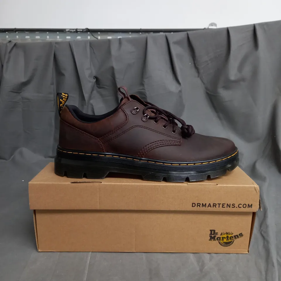 BOXED PAIR OF DR. MARTENS REEDER LACE UP CASUAL SHOES - MENS SIZE 12