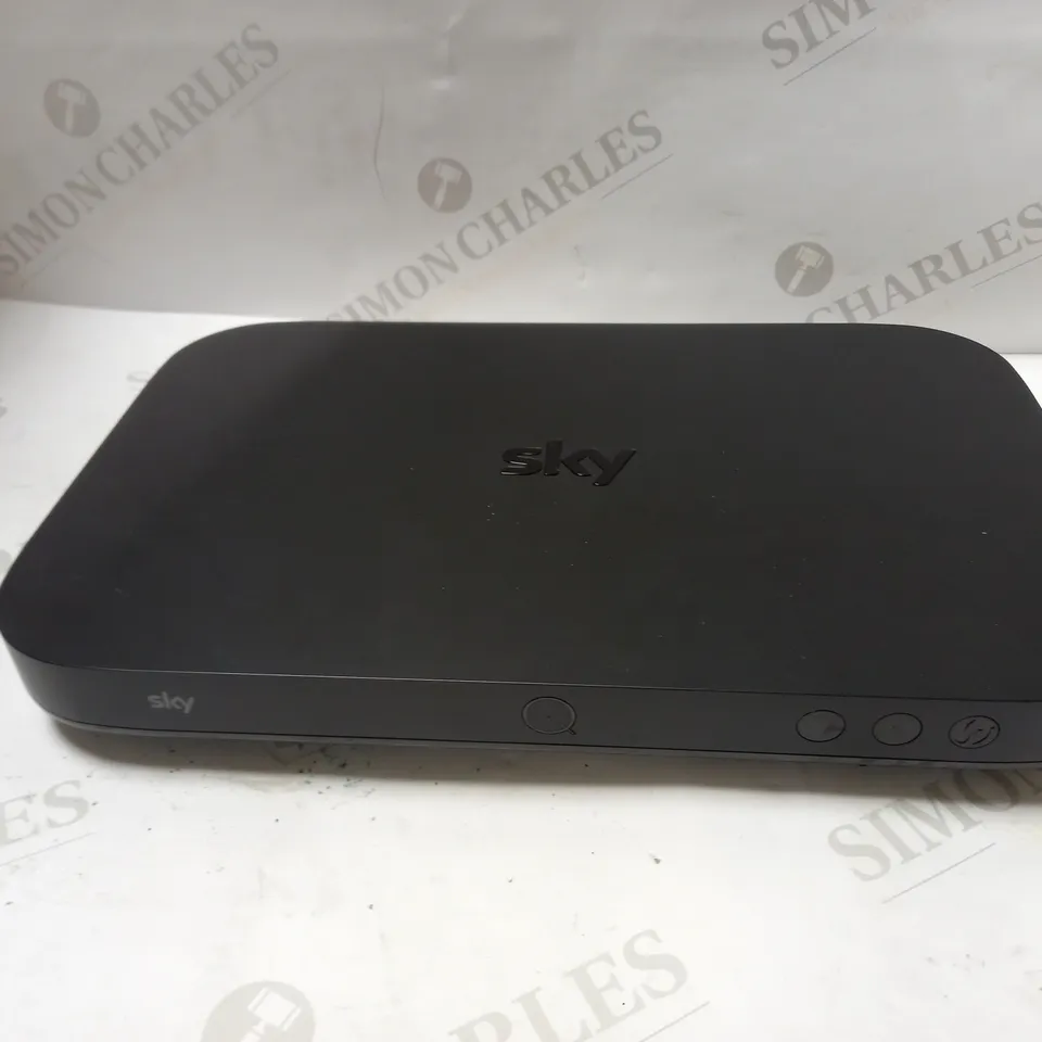 SKY Q BOX