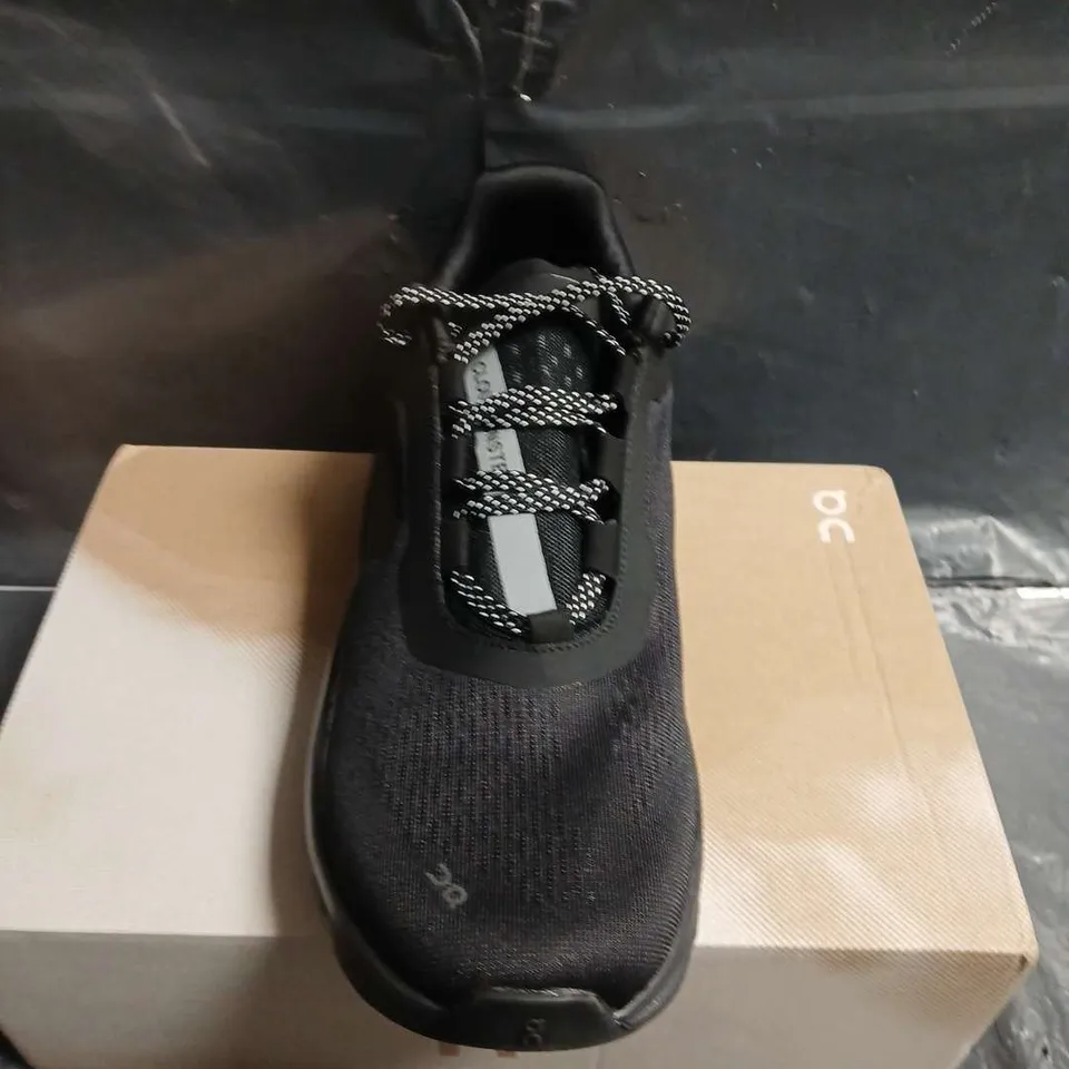 BOXED PAIR OF ON RUNNING CLOUDMONSTER TRAINERS – BLACK/SILVER, UK 10.5 (US 11)