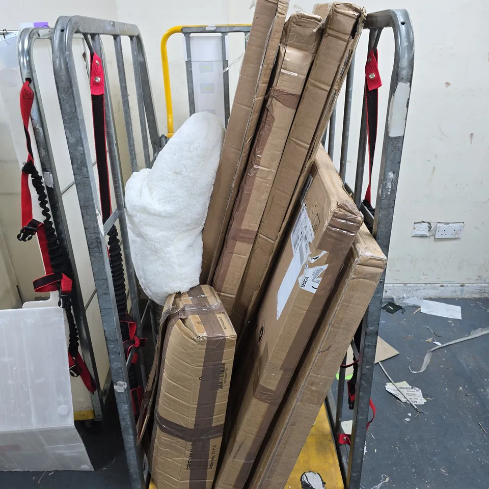 CAGE OF APPROXIMATELY 10 X ASSORTED HOUSEHOLD ITEMS TO INCLUDE PILLOWS, CHRISTMAS BAUBLES ETC