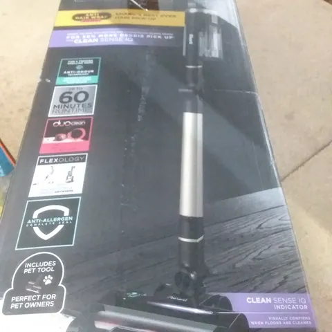 BOXED SHARK CORDLESS STICK VACUUM