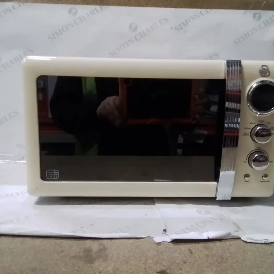 BOXED SWAN RETRO MICROWAVE 
