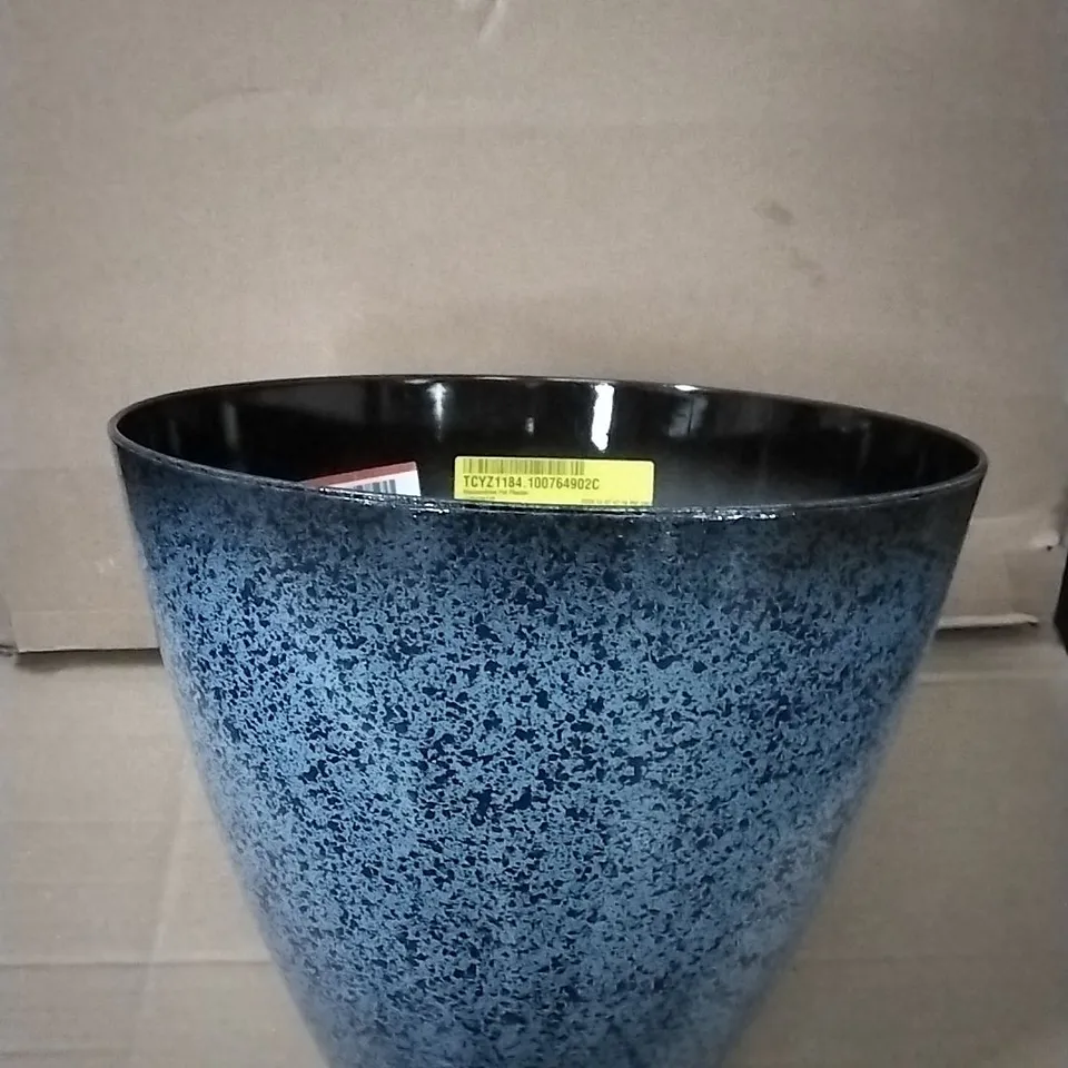 ALEXAUNDREA POT PLANTER 