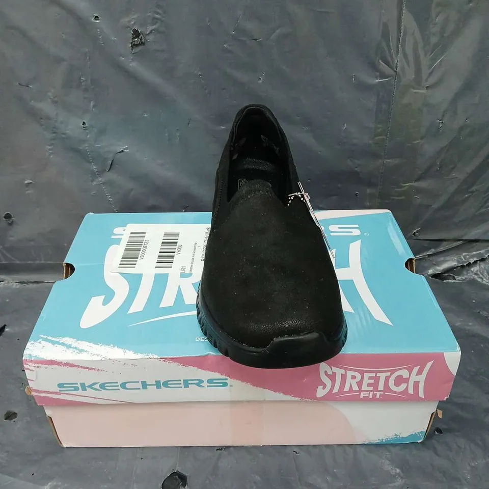 PAIR OF SKETCHERS KNIT SCOOP SLIP ONS - 5