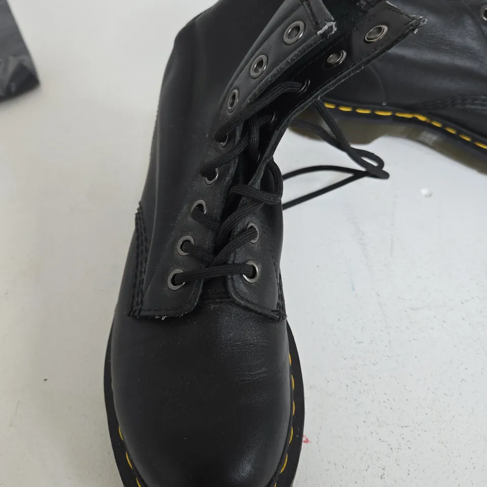 DR MRTIN BOOTS SIZE UK4