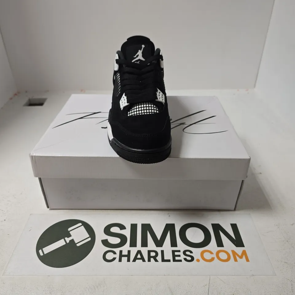 BOXED PAIR OF NIKE AIR JORDAN 4 RETRO TRAINERS IN BLACK - UK 7.5