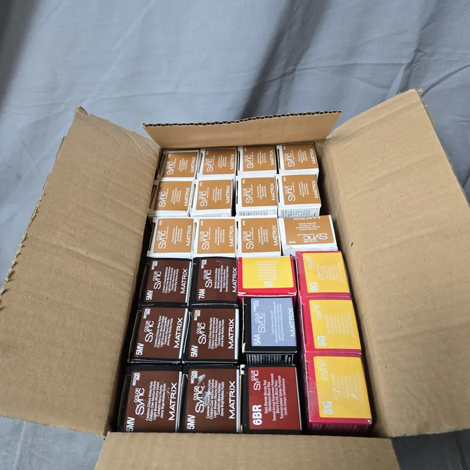 BOX OF APPROXIMATELY 24 MATRIX HAIR CARE PRODUCTS INCLUDING COLOR SYNC LIGHT BROWN ASH/BRUNETTE NEUTRAL/LIGHT BLONDE GOLD