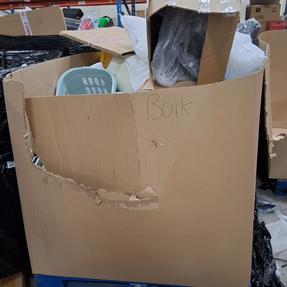 PALLET CONTAINING ASSORTED HOUSEHOLD PRODUCTS INCLUDING WASHING BASKET, PILLOWS, PLASTIC BIN & STORAGE TUB