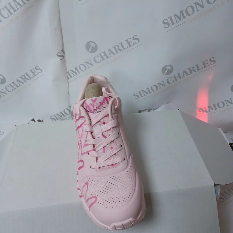 SKECHERS UNO SPEED - LIGHT PINK - SIZE 4 1/2