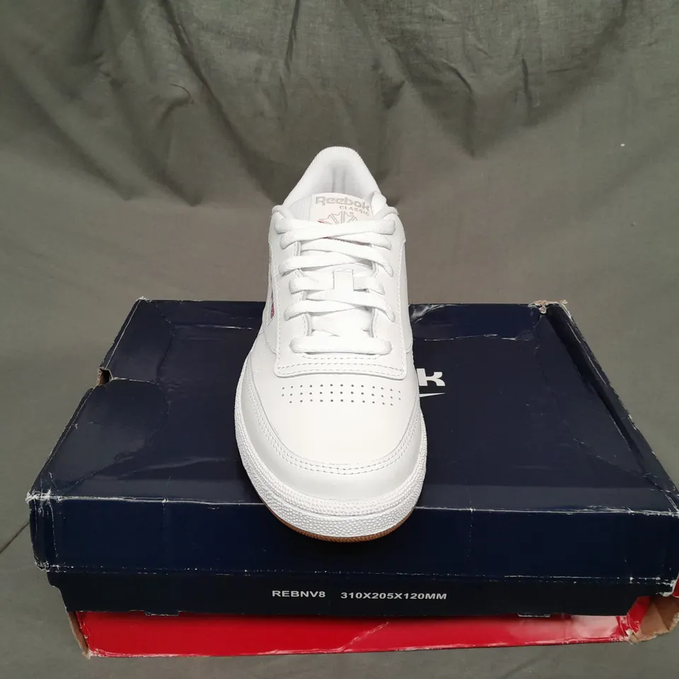 BOXED PAIR OF REEBOK CLUB C 85 TRAINERS SIZE 7 