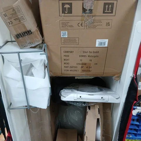 APPROXIMATELY 10 ASSORTED DAMAGED ITEMS TO INCLUDE TOILET SEAT, WATER PUMP, COOKING HOB, ETC - COLLECTION ONLY