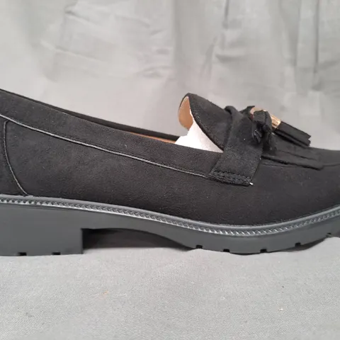 BOXED PAIR OF DESIGNER LOAFERS IN BLACK EU SIZE 39