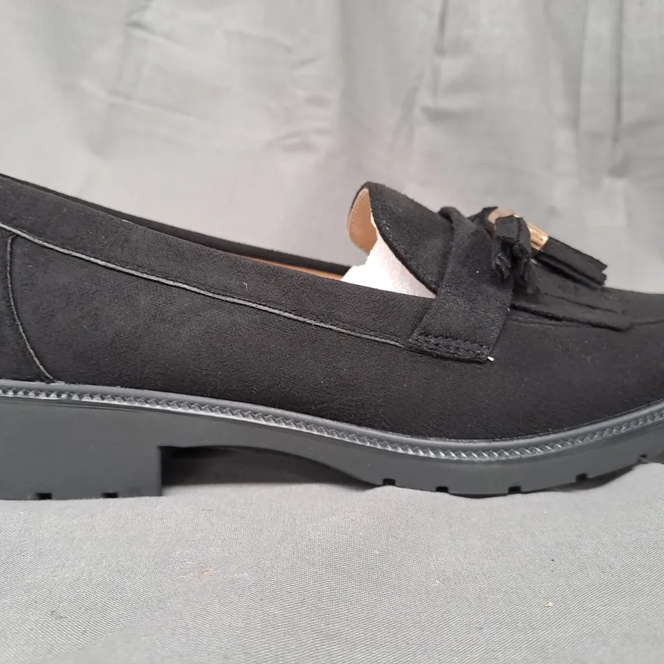 BOXED PAIR OF DESIGNER LOAFERS IN BLACK EU SIZE 39