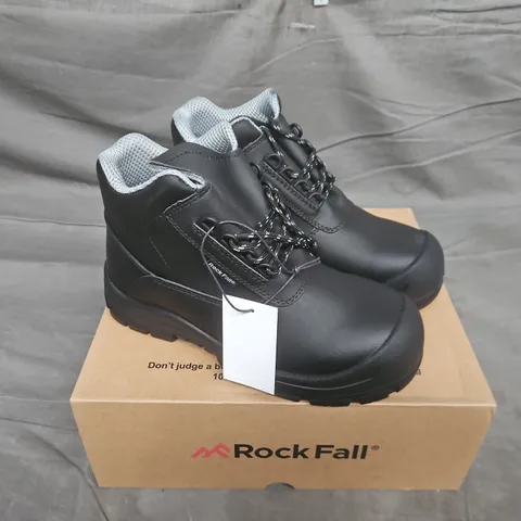 BOXED PAIR OF ROCKFALL RF250 RHODIUM CHEMICAL RESISTANT SAFETY BOOT IN BLACK - UK 6
