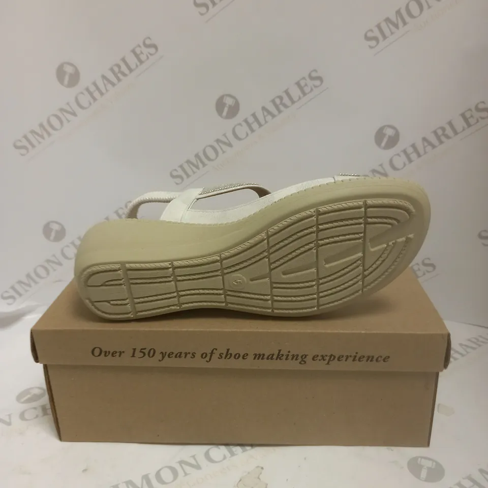 BOXED PAIR OF CUSHION WALK DIAMANTE T BAR SANDALS - 5