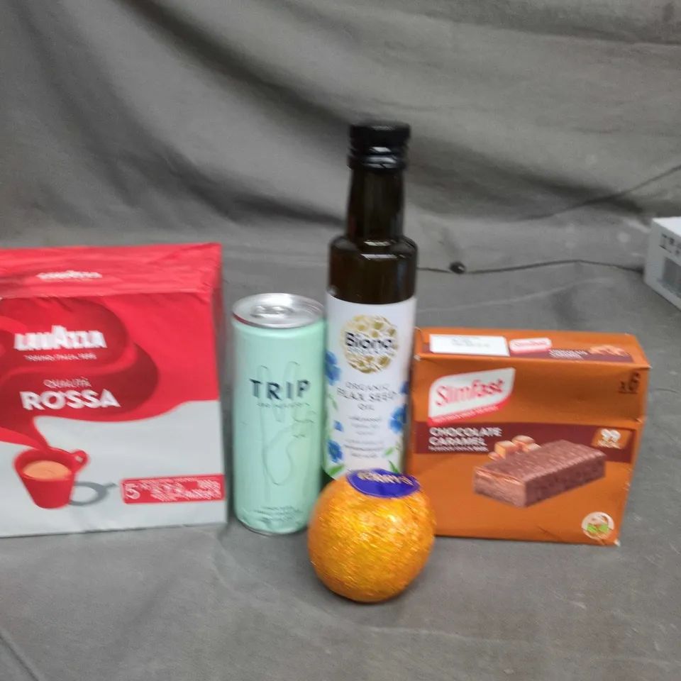 APPROXIMATELY 10 ASSORTED FOOD AND DRINK ITEMS TO INCLUDE LAVAZZA ROSSA COFFEE, SLIMFAST CHOCOLATE CARAMEL BARS AND CHOCOLATE ORANGE ETC