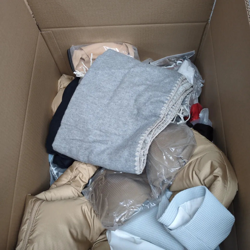 BOX OF APPROXIMATELY 16 ASSORTED CLOTHING ITEMS TO INCLUDE BRAS, ITALY RUGBY HOODIE, SCARF ETC