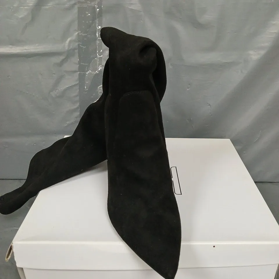 BOXED HEAD OVER HEELS BLACK MICRO FIBRE - SIZE 37
