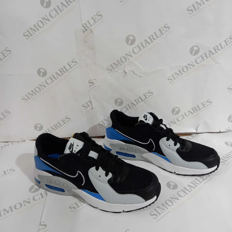 UNBOXED PAIR OF NIKE AIRMAX UK 8 IN BLACK/GREY/BLUE/YELLOW 