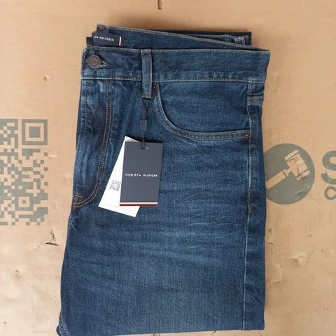 TOMMY HILFIGER REGULAR STRAIGHT JEANS IN INDIGO WASH SIZE 34/30