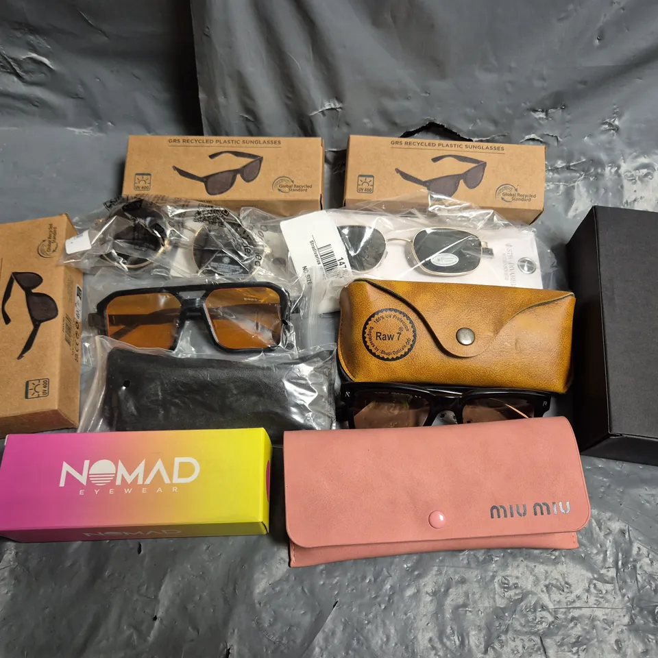 APPROXIMATELY 20 ASSORTED SUNGLASSES/SPECTACLES IN VARIOUS DESIGNS TO INCLUDE MIU MIU, STRADIVARIUS, NOMAD EYEWEAR, ETC