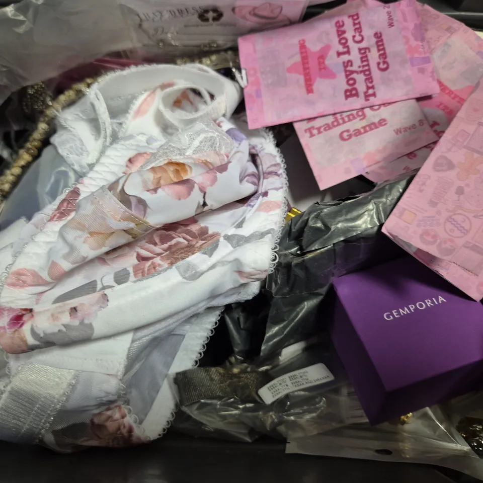 APPROXIMATELY 15 ASSORTED JEWELLERY ITEMS TO INCLUDE - WATCH , EARRINGS , NECKLACE  ETC