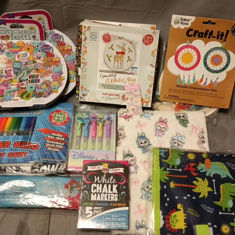 LOT OF 10 ASSORTED ARTS AND CRAFT ITEMS TO INCLUDE WHITE CHALK MARKER, LABUBU NOTEBOOK ANDS DREAMCATCHER KITS