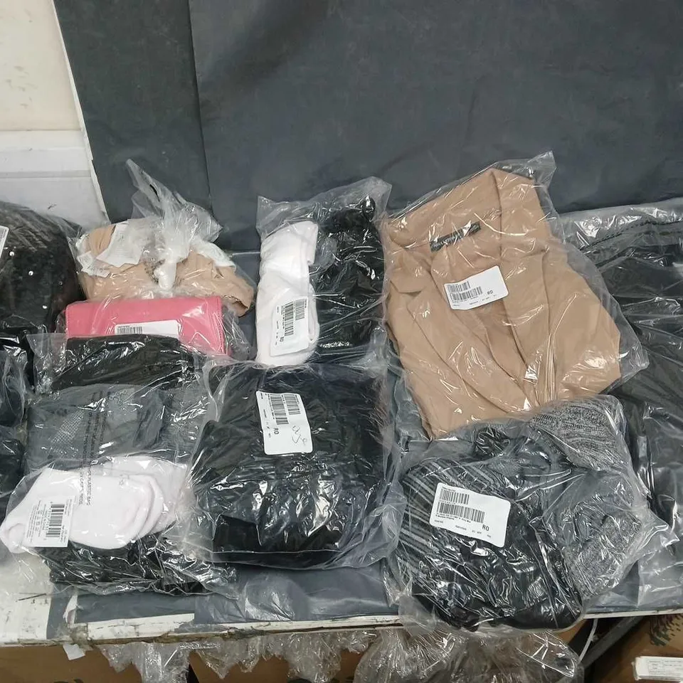 BOX OF APPROXIMATELY 15 ASSORTED CLOTHING ITEMS IN VARIOUS STYLES, COLOURS AND SIZES 