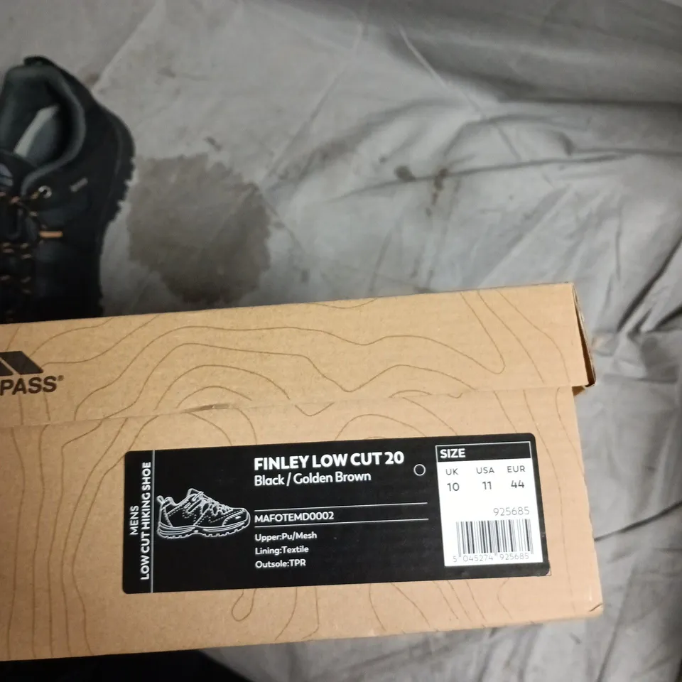 TRESPASS FINLEY LOW CUT 20 BLACK / GOLDEN BROWN MEN'S HIKING SHOES, UK 10
