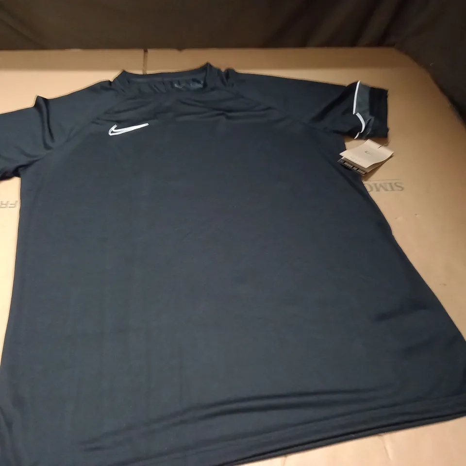 NIKE DRI-FIT BLACK T-SHIRT - XL