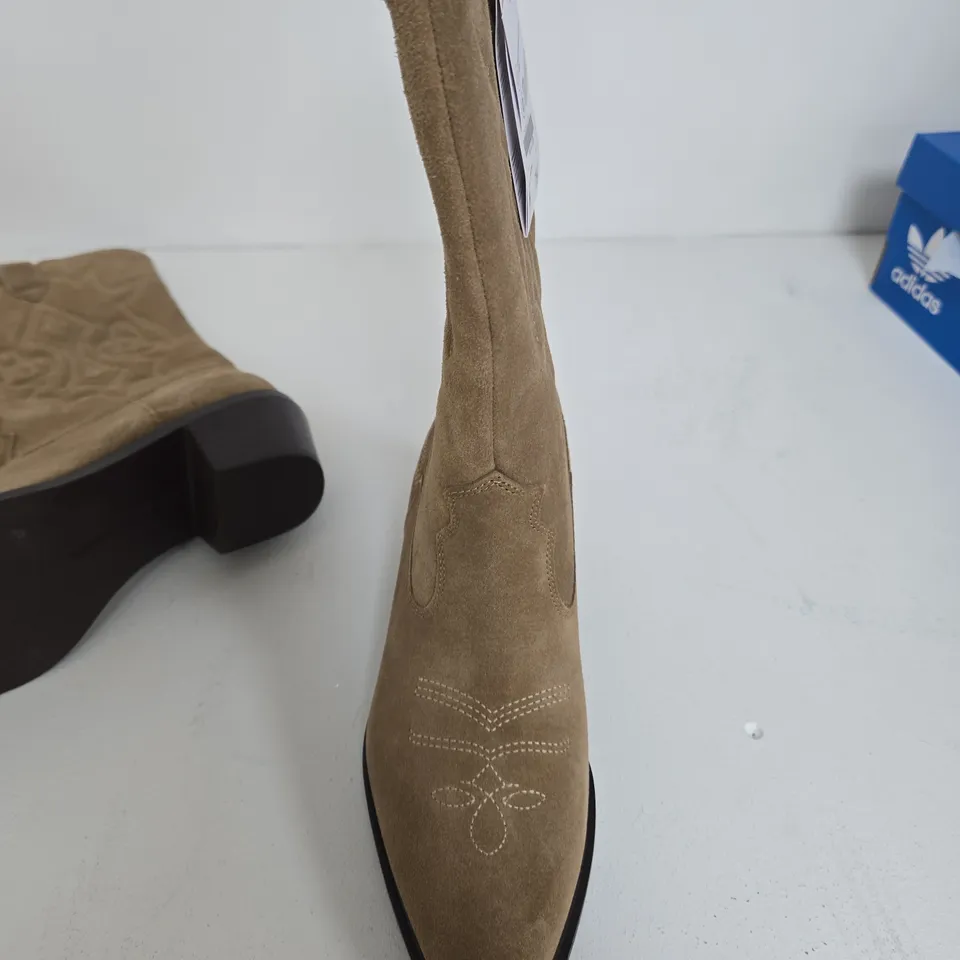 STRADIVARIUS SIZE 38