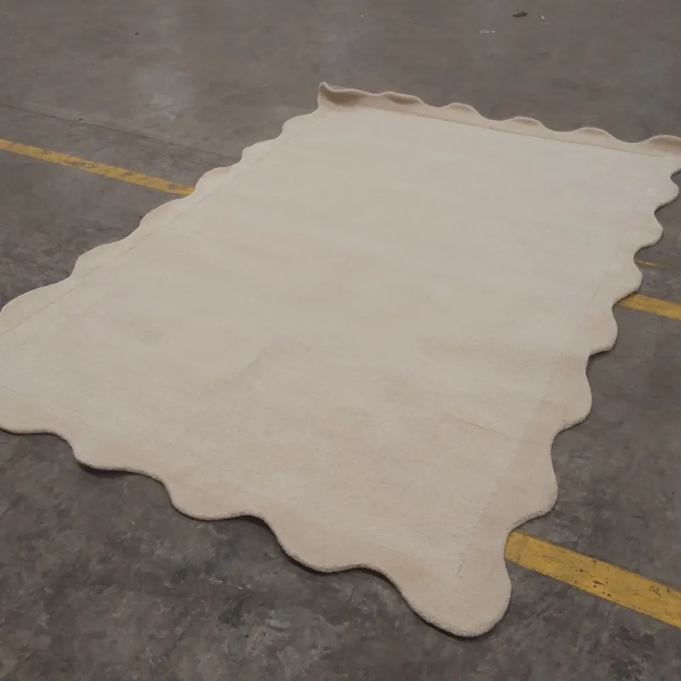 QUALITY DESIGNER AREA RUG - APPROXIMATELY 285 x 200cm