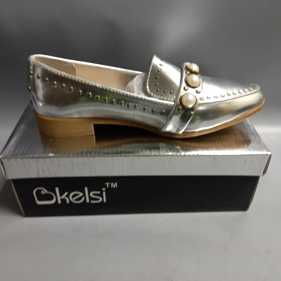 BOXED KELSI LADIES FLAT SHOES SILVER WITH BEADING DETAIL. SIZE 4