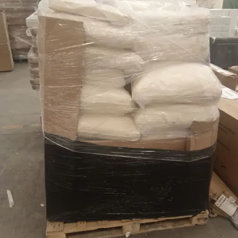 PALLET TO CONTAIN A LARGE QUANTITY OF GARDEN FURNITURE CUSHIONS