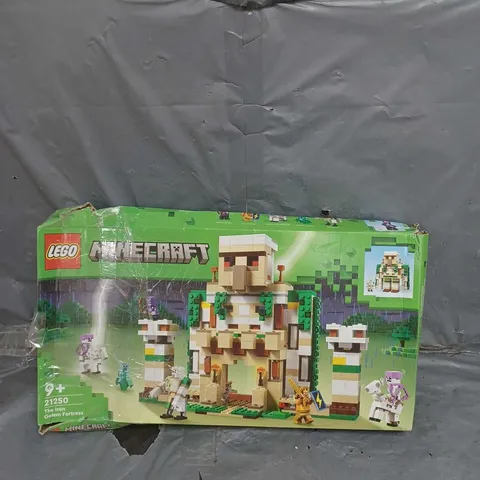 BOXED LEGO MINECRAFT THE IRON GOLEM FORTRESS