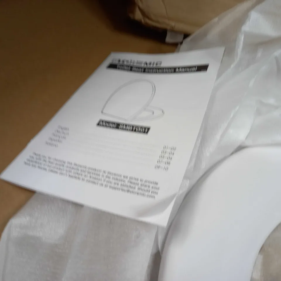 BOXED STOREMIC WHITE TOILET SEAT WITH FIXTURES/FITTINGS