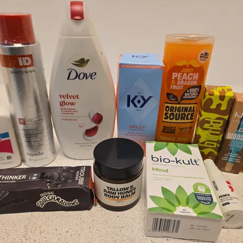 APPROX 12 ASSORTED BEAUTY PRODUCTS TO INCLUDE DOVE BODY WASH, ORIGINAL SOURCE SHOWER GEL, MDM FOUNDATION, ETC 