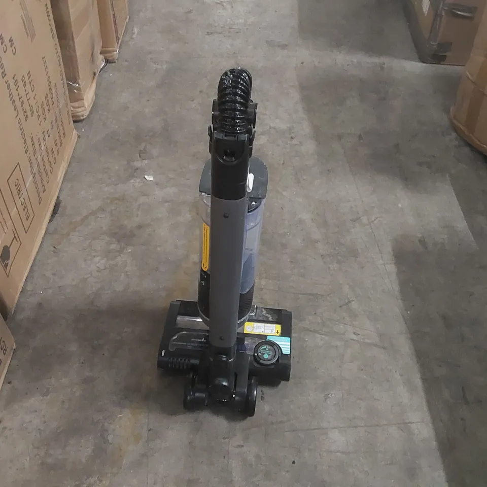 SHARK CORDLESS STICK VACUUM