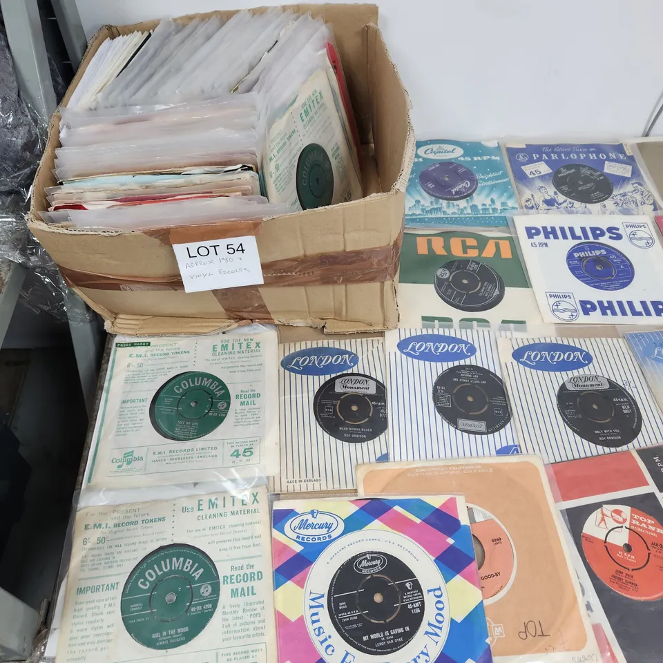 A COLLECTION OF VINYL SINGLES SINGLES