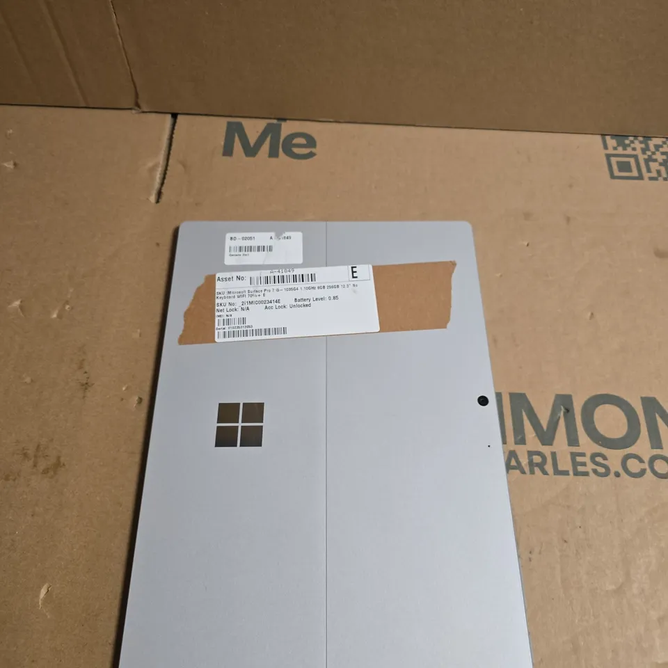 MICROSOFT SURFACE PRO 7 TABLET – I5-1035G4, 8GB RAM, 256GB SSD 12.3" - DAMAGED SCREEN 