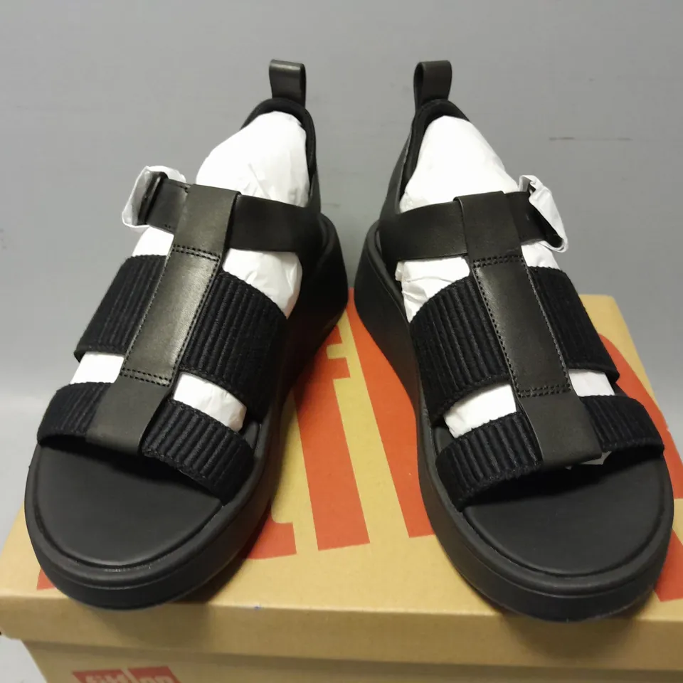 BOXED PAIR OF FITFLOP F-MODE LEATHER WEBBING FLATFORM FISHERMAN SANDALS IN BLACK - UK 3