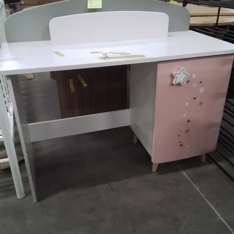 KIDS DESK