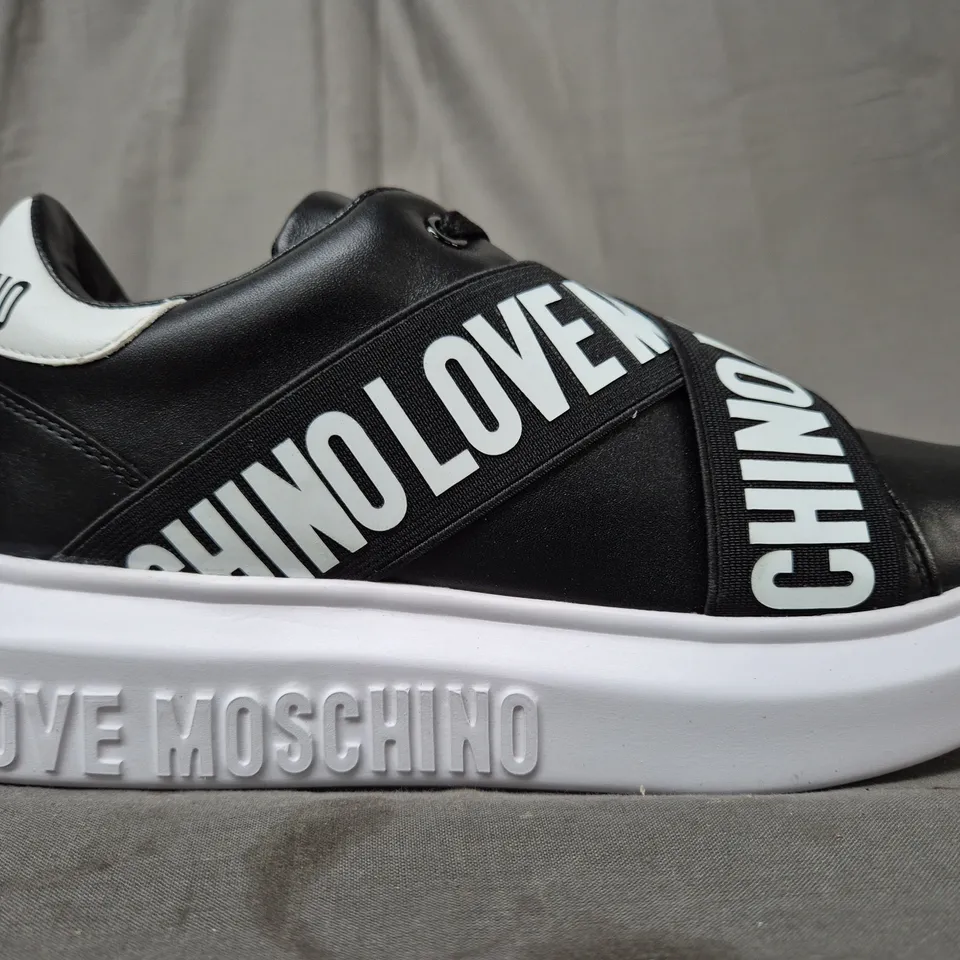 BOXED PAIR OF LOVE MOSCHINO SHOES IN BLACK/WHITE/RED UK SIZE 5