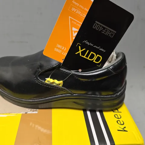 BOXED DDTX SHOES SIZE 3.5
