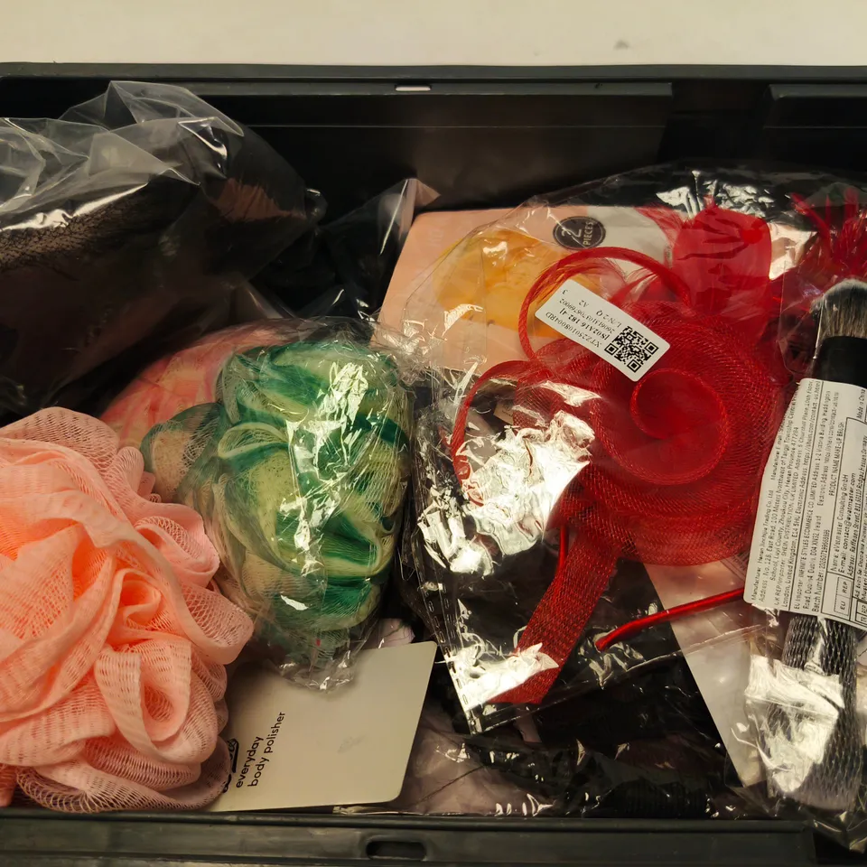 APPROXIMATELY 10 ASSORTED HEALTH & BEAUTY PRODUCTS TO INCLUDE EVERYDAY BODY POLISHER, HAIR EXTENSIONS, HAIR STRAIGHTENER, ETC - COLLECTION ONLY
