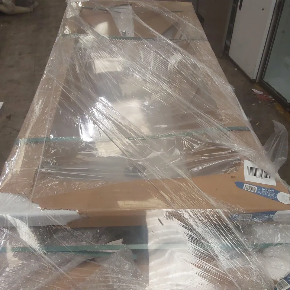 PALLET CONTAINING A VERY LARGE QUANTITY OF ASSORTED BATH TUBS INCLUDING: DURHAM SQUARE DOUBLE ENDED BATH 1700 X 700, HEREFORD SQUARE S/E BATH 1500 X 700 ECT