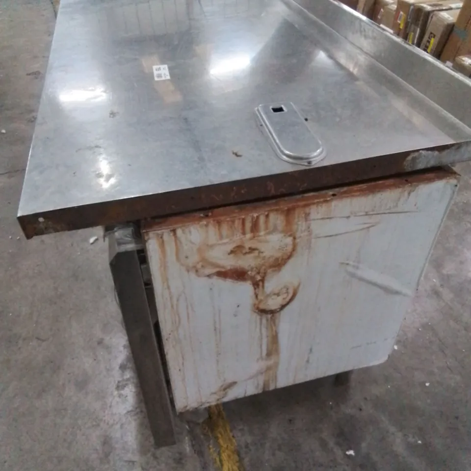 COMMERCIAL STAINLESS REFRIGERATED FOOD PREP COUNTER 