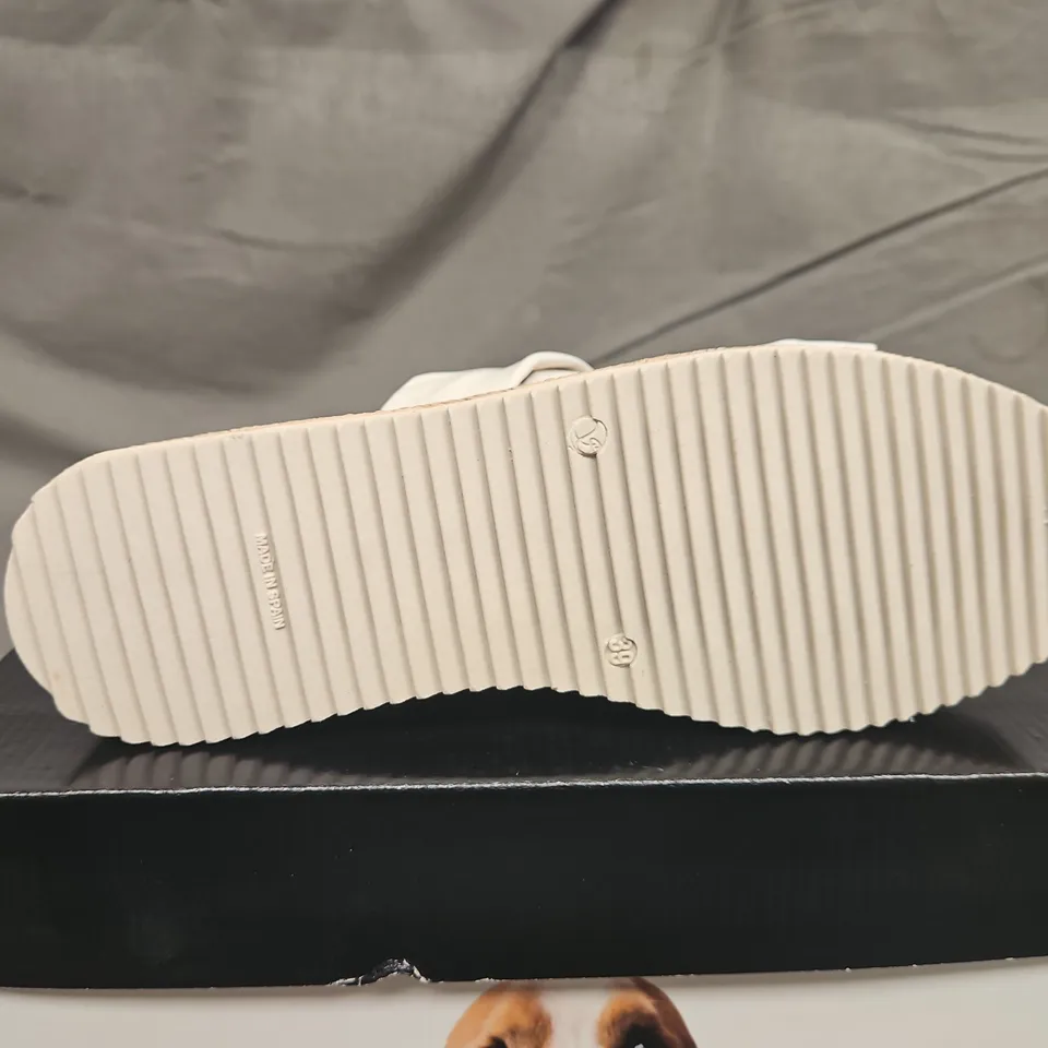 BOXED PAIR OF HUSH PUPPIES RACHEL STRAP SHOES - UK SIZE 6 